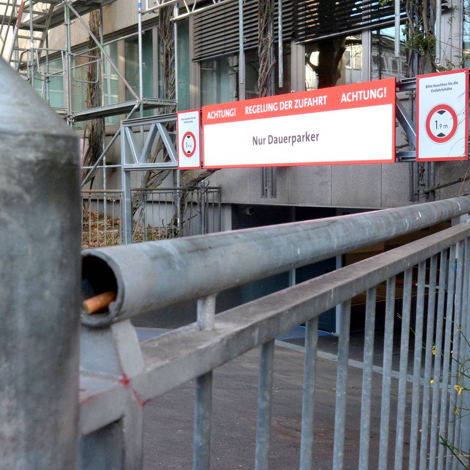 Stellplätze wieder für alle nutzbar: Stadt Neuss macht Rückzieher bei Rathaus-Tiefgarage