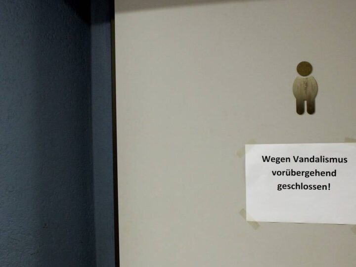 „Hygienische Defizite“: CDU will marode Schultoiletten in Rheinberg mit Millionen sanieren