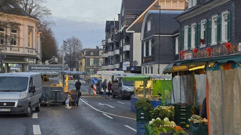 Wochenmarkt in Hückeswagen: Bürgerdialog mit Ordnungsamt auf Bahnhofstraße