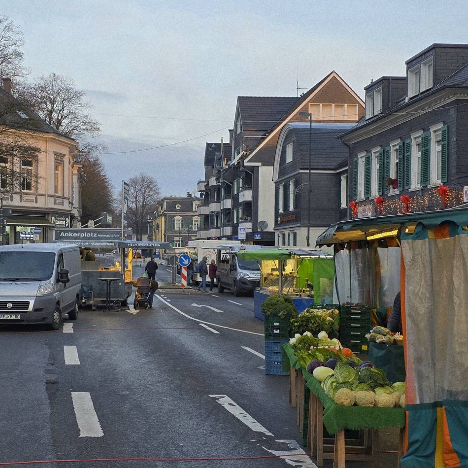 Wochenmarkt in Hückeswagen: Bürgerdialog mit Ordnungsamt auf Bahnhofstraße