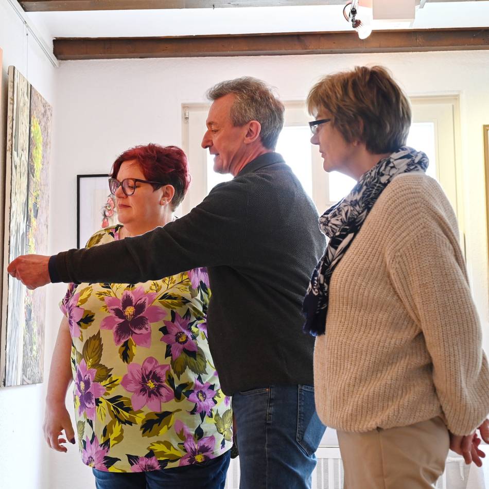 Neue Ausstellung in der Galerie in Wermelskirchen: Diese Kunst soll wehtun – und das ist Absicht