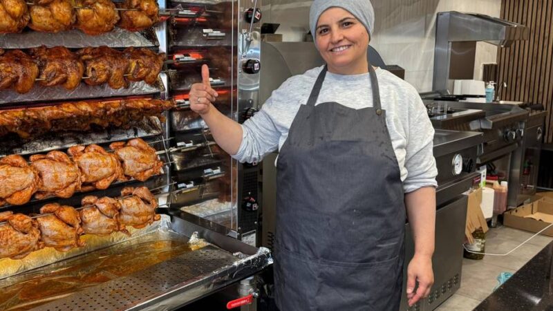 Neuer Hähnchen-Imbiss in der Neusser Innenstadt: „Selbstständigkeit war immer mein Traum“