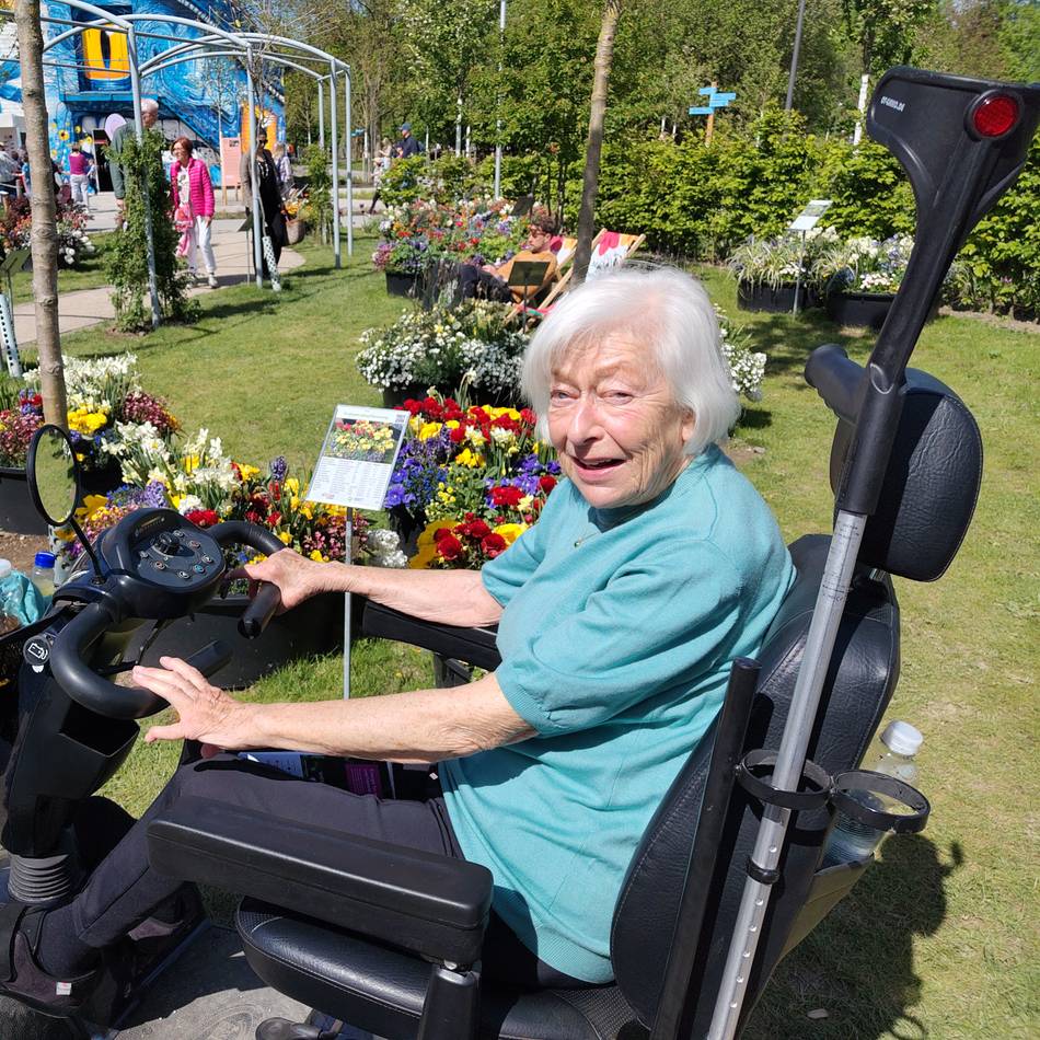 Mobilitätshilfe im Selbstversuch: Mit dem E-Mobil über die Neusser Laga