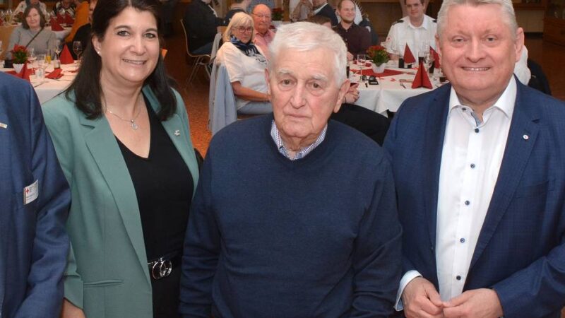 DRK-Kreisverband ehrt langjährige Mitglieder: Nicht nur Lob im Gepäck – Gröhe verspricht DRK-Helfern moderne Ausrüstung