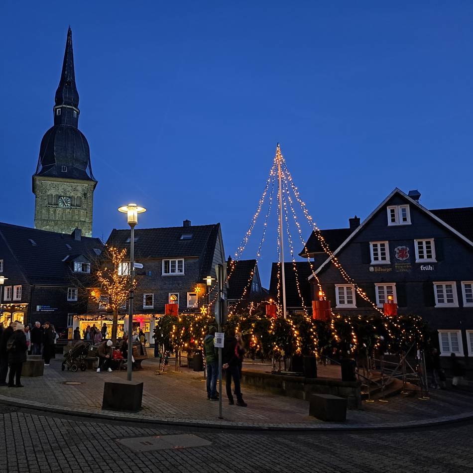 Neue Weihnachtstradition in Wermelskirchen: Großer Adventskranz am Markt kommt zurück
