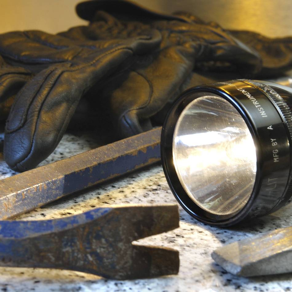 Täter flüchtig in Wermelskirchen: Fahrzeugbesitzer vertreibt nächtliche Diebe