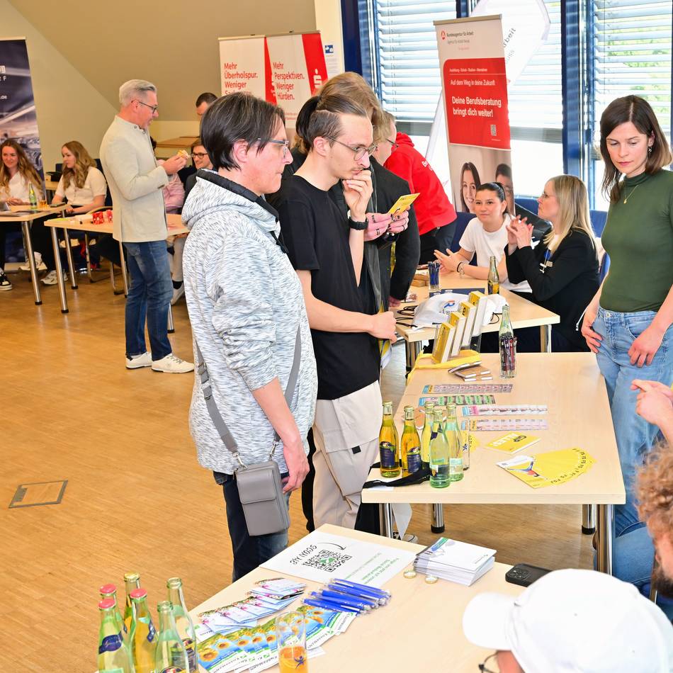 Im Rathaus Rommerskirchen:: Azubi-Messe bringt Unternehmen und Jugendliche zusammen