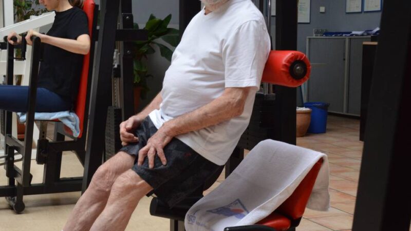 Mit 90 Jahren im Fitnessstudio in Wermelskirchen: Sportler feiern den ältesten Aktiven des Studios