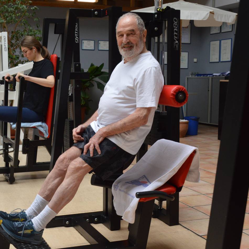 Mit 90 Jahren im Fitnessstudio in Wermelskirchen: Sportler feiern den ältesten Aktiven des Studios