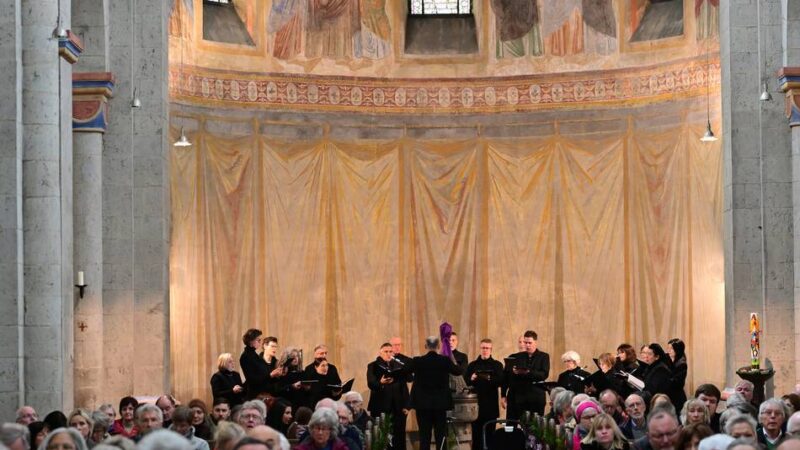 Konzert in der Basilika: Wie Kammerchor-Leiter Feliks Sokol neue Musikwelten öffnet