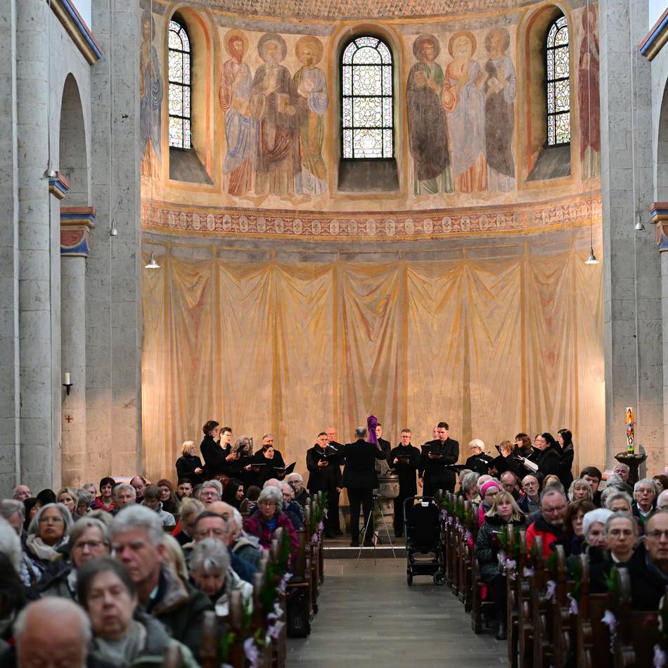 Konzert in der Basilika: Wie Kammerchor-Leiter Feliks Sokol neue Musikwelten öffnet