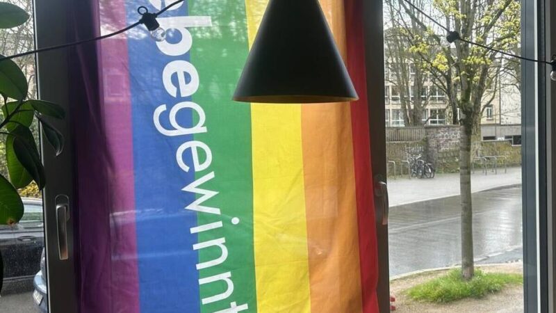 Laut Umfrage in Jugendeinrichtungen: „Es fehlt ein richtiger Anlaufpunkt in Neuss für queere Jugendliche“