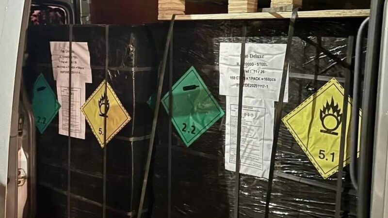 Kontrolle nahe Emmerich: 350 Lachgasflaschen in Transporter – Niederländer an Grenze festgenommen