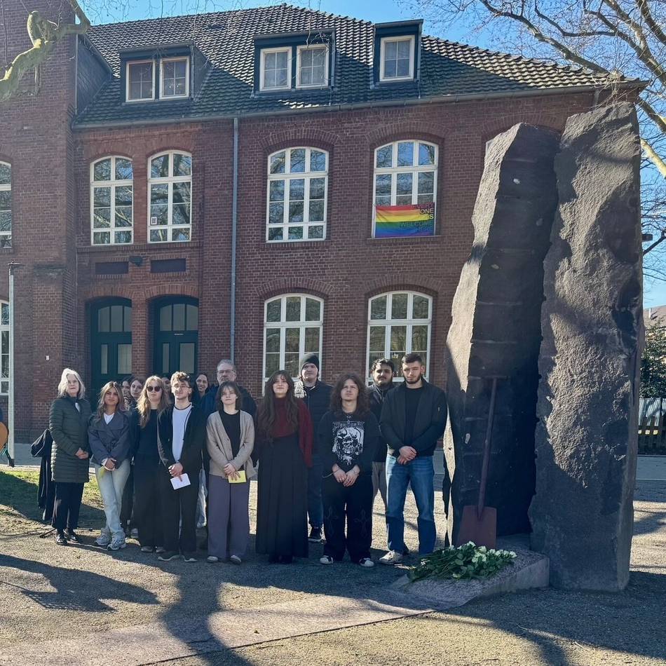 Gedenkstunde in Moers: Gesamtschüler erinnern an den Arbeiterwiderstand gegen den Nationalsozialismus