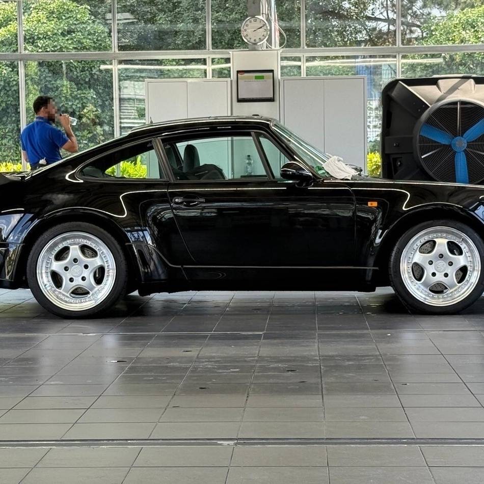 Polizei ermittelt in Meerbusch: Diebe stehlen Porsche aus Tiefgarage