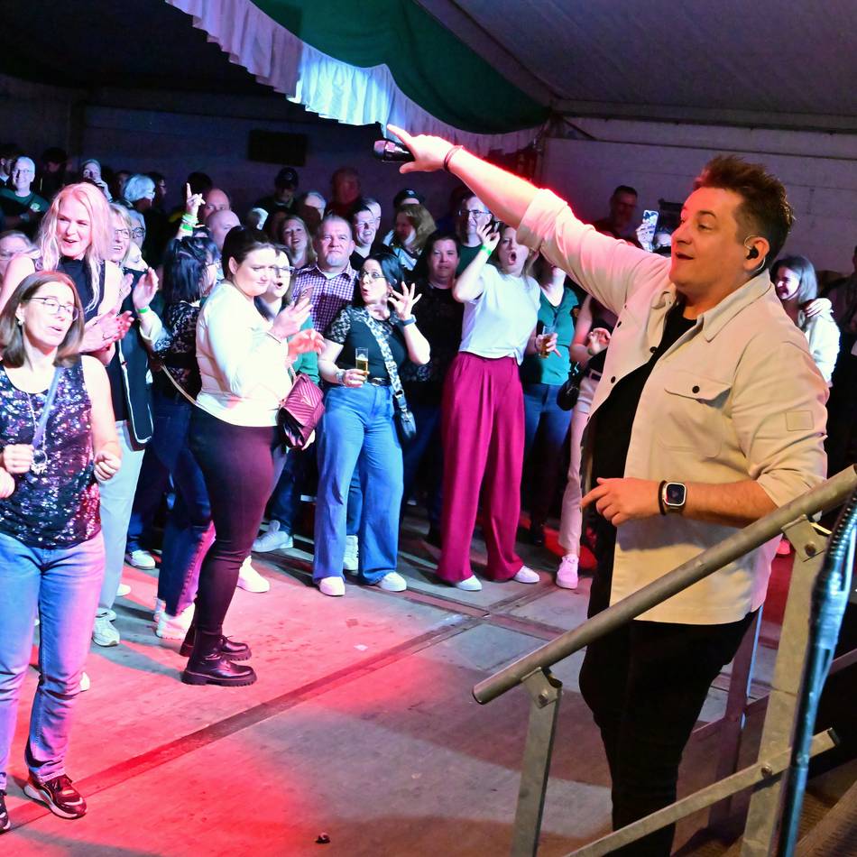 Beim Jubiläum des „TC Frei Weg“ in Widdeshoven: 800 Fans feiern mit Miljö und Domstürmern