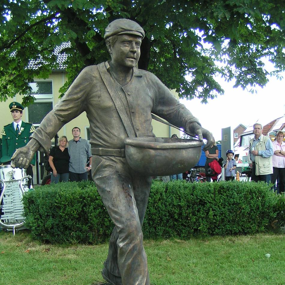 Skulptur „Sämann“ in Dormagen: Delrath schockiert über dreisten Bronze-Diebstahl
