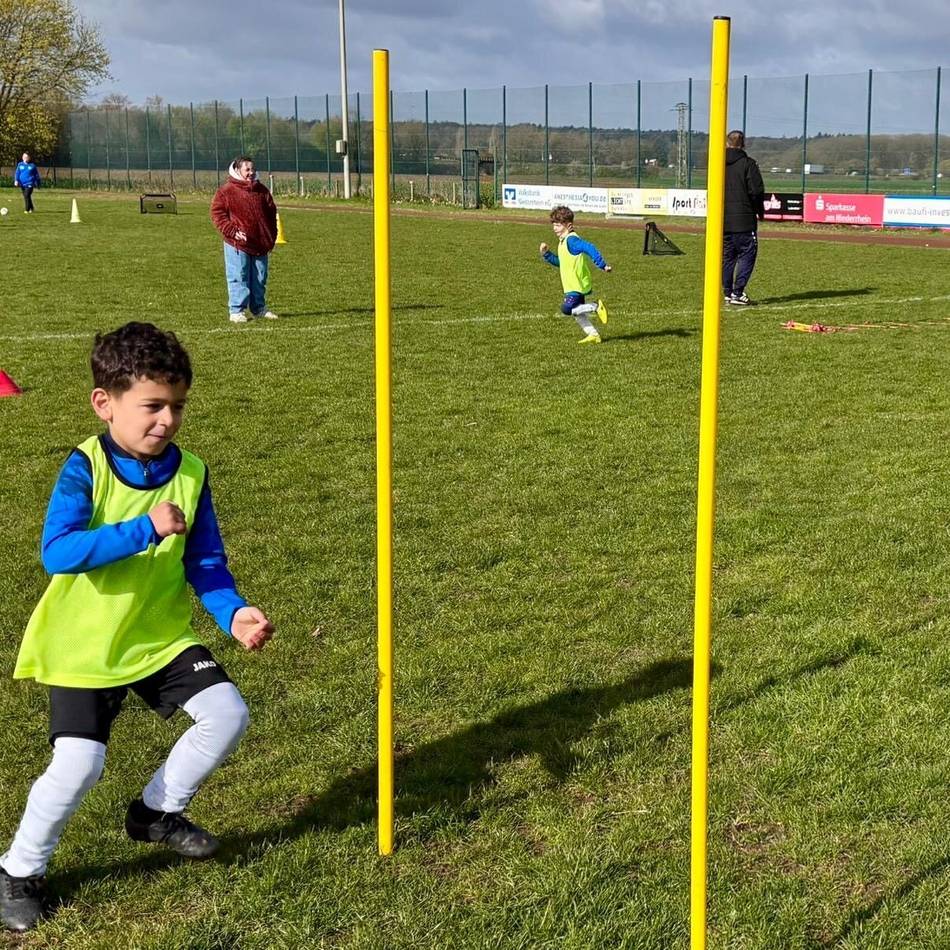 Trainingswoche für Kinder: Erfolgreiches Fußballcamp auf dem Millinger Sportplatz