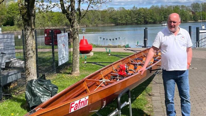Nach Drachen benannt: Ruderverein Xanten startet mit Bootstaufe in die Saison