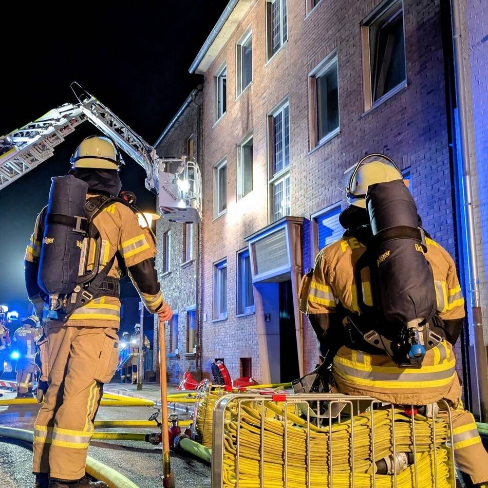 Acht Menschen gerettet: Feuer in Mehrfamilienhaus in Kleve – mehrere Wohnungen unbewohnbar