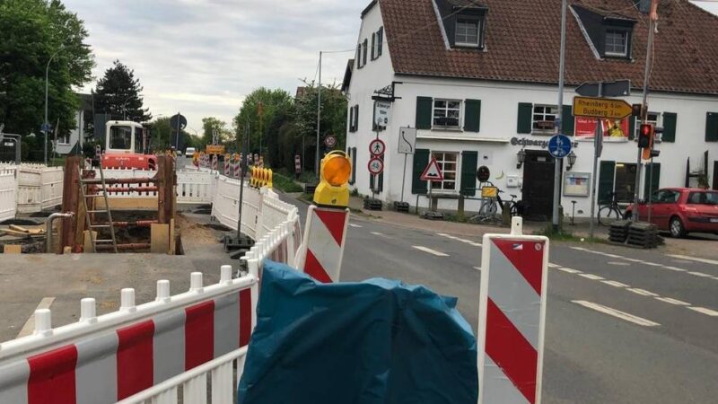 Kanalbaustelle in Vierbaum: Neben dem Schwarzen Adler wird ein Stollen gegraben