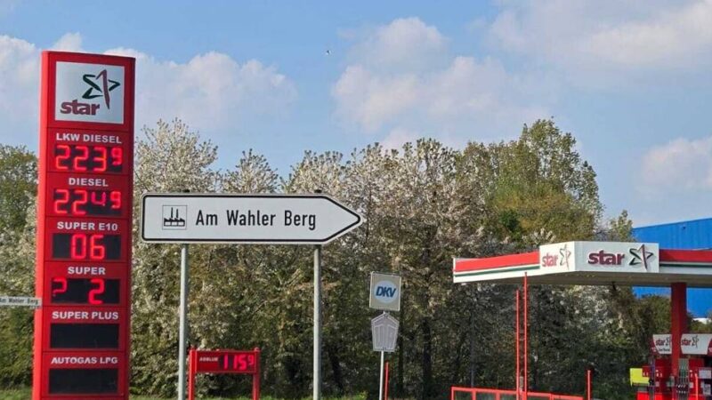 Mehr Home-Office wegen Spritpreisen? : Frust an der Zapfsäule – „Jeder Zweite schimpft“