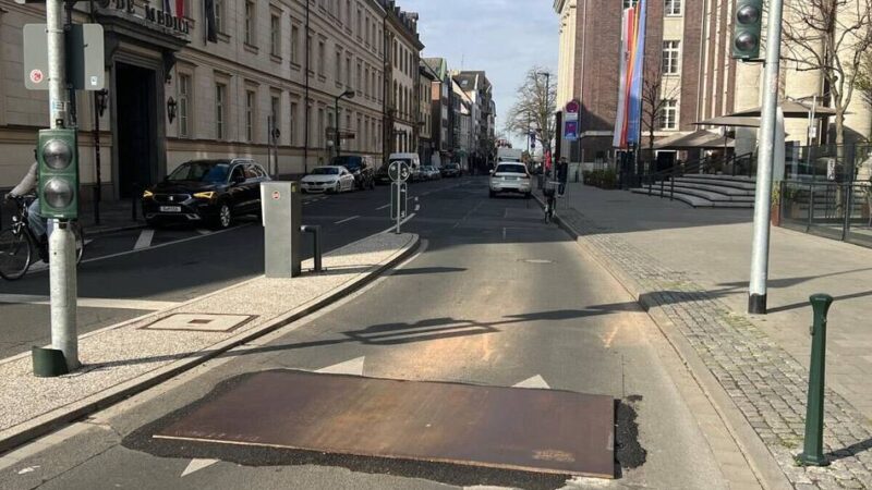 Verkehr in Düsseldorf: Pannenserie an der Polleranlage – Absperrung in der Altstadt schon wieder defekt