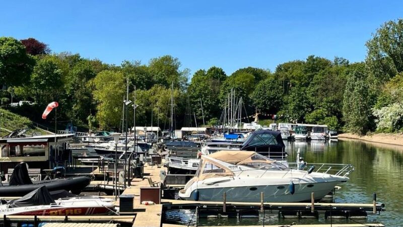 Start in die Saison: Gemeinsames Anfahren im Neusser Sporthafen