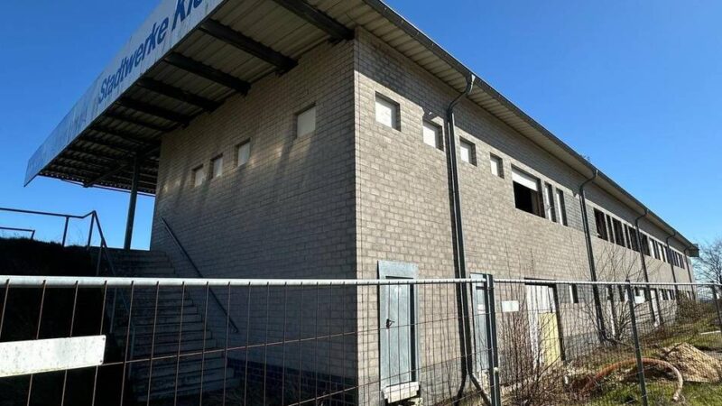 Stadion in Kleve: Es kommt zu Verzögerungen bei der Fertigstellung der Tribüne am Bresserberg
