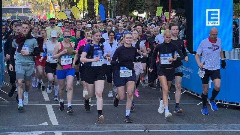 Marathon in Düsseldorf 2026: Die Videos vom Zieleinlauf – 13 bis 15 Uhr