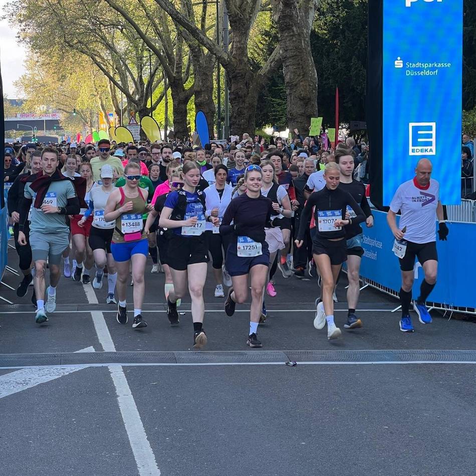 Marathon in Düsseldorf 2026: Die Videos vom Zieleinlauf – 13 bis 15 Uhr