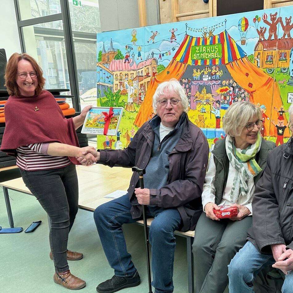 Restauriert von Künstler Peter Busch: Zirkus-Bild kehrt zurück an die Michael-Schule