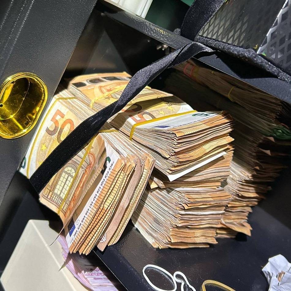 Großrazzia in Transportbranche in NRW: Haftbefehle, Waffenfund und Millionen-Schaden