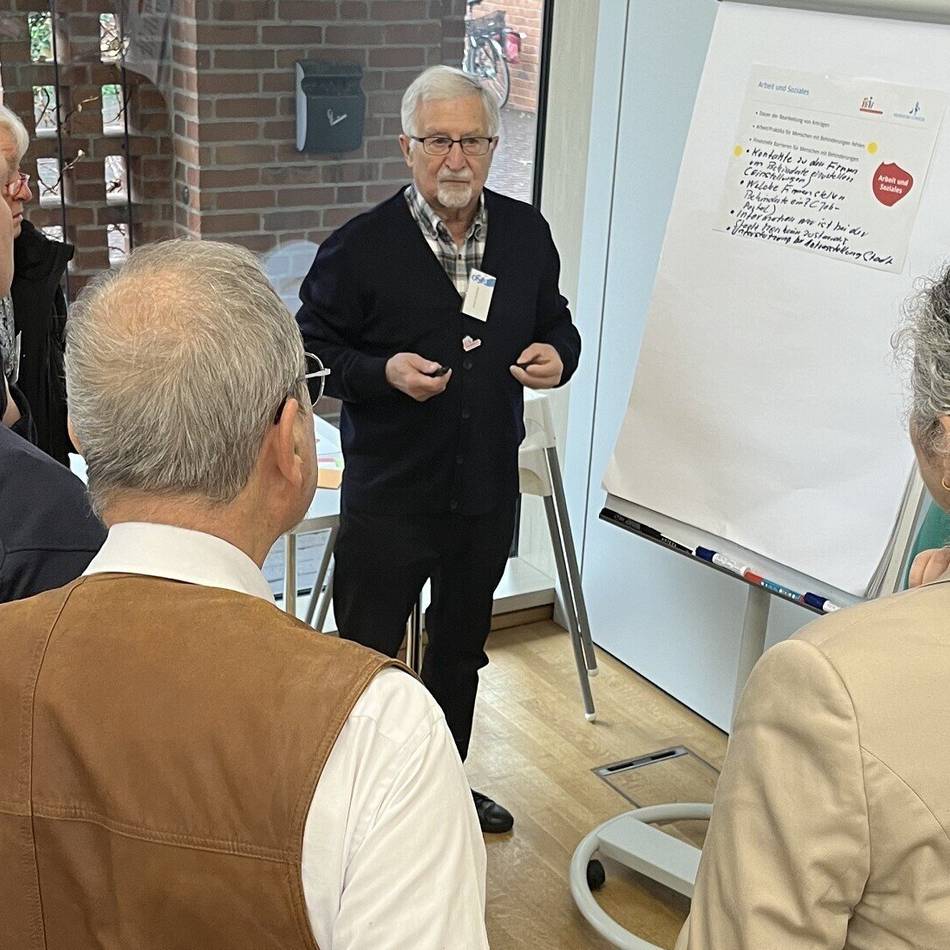 Im Ratssaal Monheim: Bürger beteiligen sich am Inklusionsplan