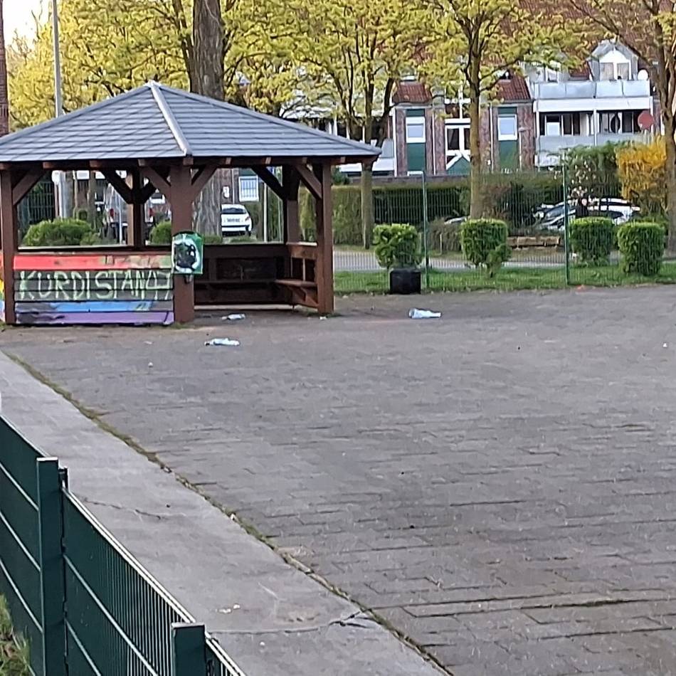 Am Mittelweg in der Oberstadt: Rechtsextreme Schmierereien auf Spielplatz – Klever Politik reagiert