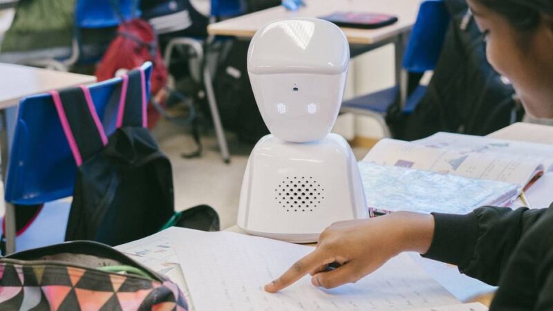 Roboter im Unterricht: Kreis Heinsberg testet Avatare für kranke Kinder