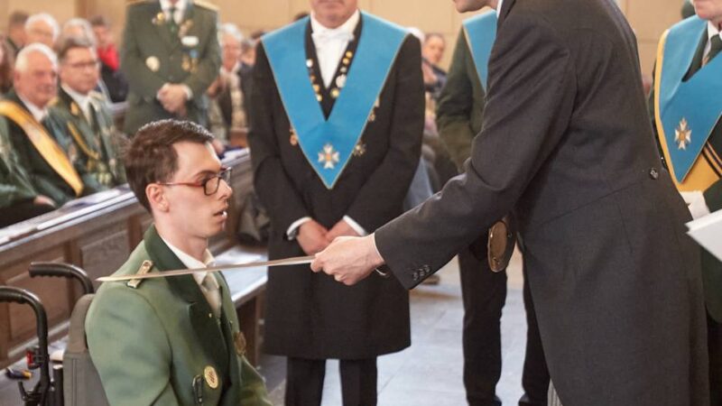 Lange Tradition: Acht neue Ritter vom Niederrhein