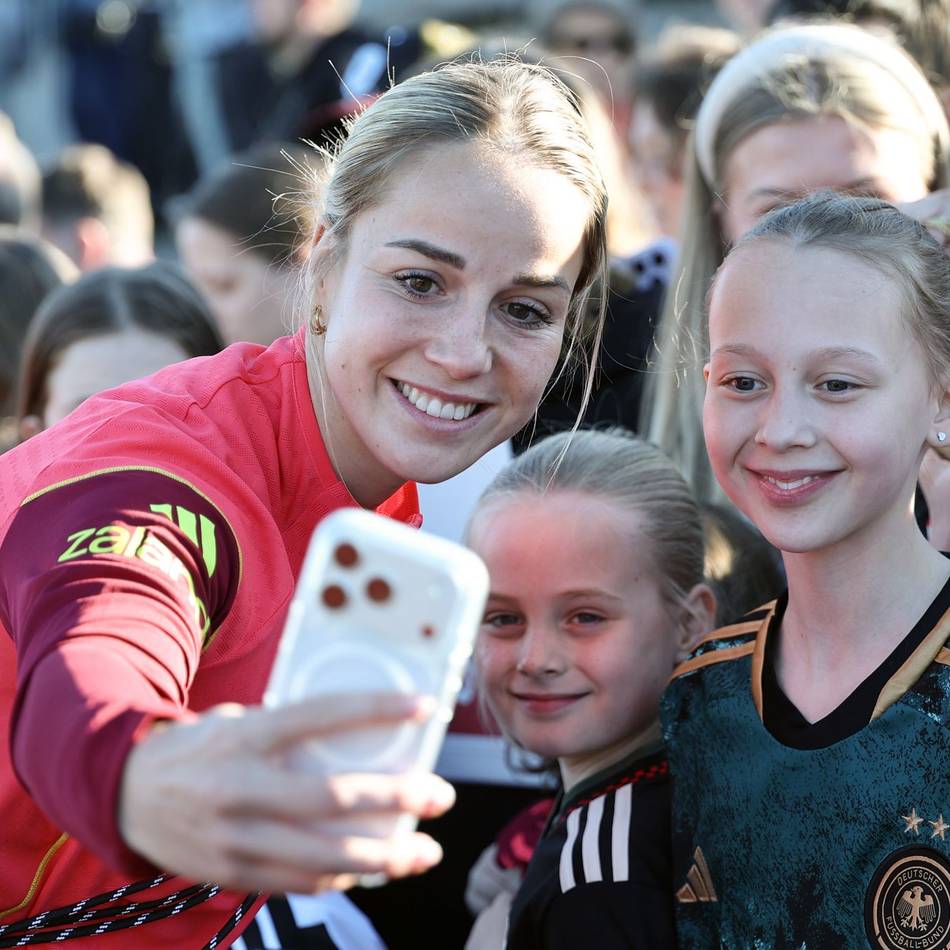 Spiel, Spaß und Sieg?: DFB-Frauen vor Österreich-Doppelpack in der WM-Qualifikation locker drauf