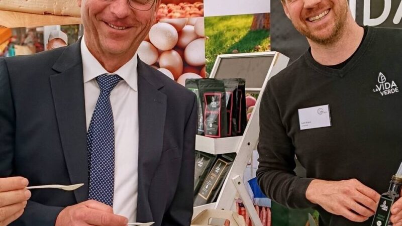 Verein aus Kempen dabei: Ministerin probiert Essen vom Niederrhein