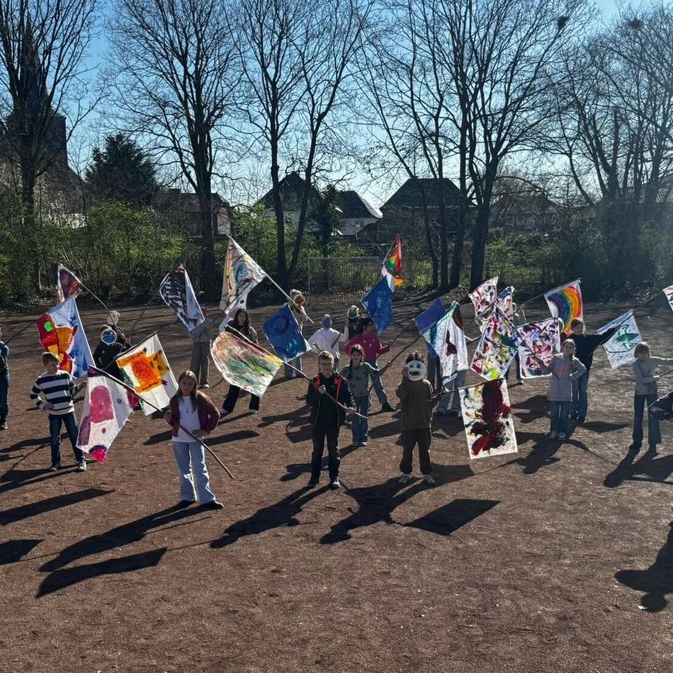 Kunstprojekt in der Fallstraße: Samstag werden die Fahnen abgehängt