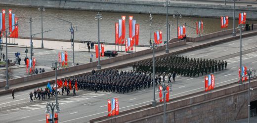 Moskau: Wladimir Putin feiert abgespeckte Militärparade zum 9. Mai
