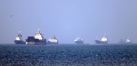 Iran attackiert Vereinigte Arabische Emirate – Donald Trump meldet versenkte iranische Boote