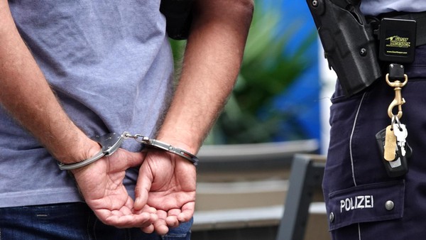 Bewaffneter Mann in Velberter Arbeitsagentur festgenommen