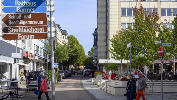 Sperrung der Bahnhofstraße in Velbert bringt wenig – Schwellen statt Schilder?