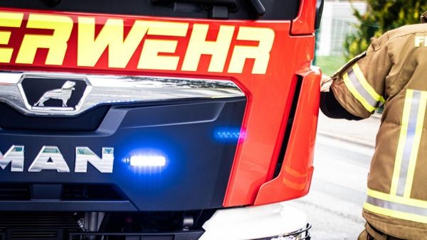 Müllcontainer in Heiligenhaus vorsätzlich in Brand gesetzt – Polizei ermittelt
