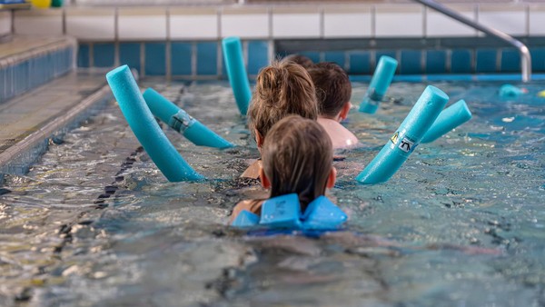 Schwimmen lernen im Ruhrgebiet: So ist die Situation in den einzelnen Städten