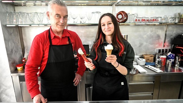 Lavinia testet im „Eislabor“: Mit Gefühl entsteht das neue Velbert-Eis