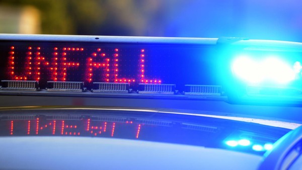 Unfall: Streifenwagen kippt während einer Blaulicht-Fahrt auf die Seite
