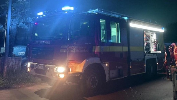 Schlecht gekehrter Kamin: Heiligenhauser Feuerwehr rettet zwei Menschen