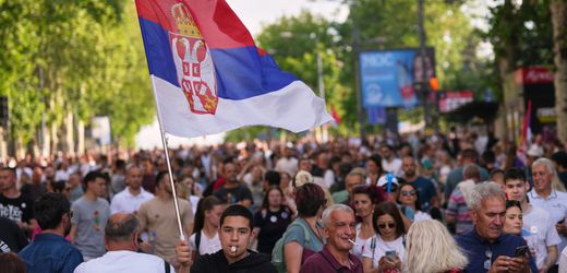 Serbien: Zehntausende protestieren in Belgrad gegen Aleksandar Vučić